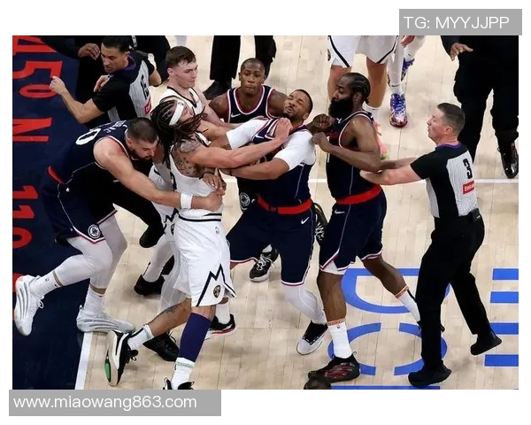 勇士与快船季后赛经典对决回顾精彩瞬间与战术分析 勇士与快船季后赛经典对决回顾精彩瞬间与战术分析