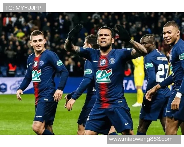 拿玻里与巴黎的足球对决:激情碰撞与战术较量的巅峰之战 拿玻里与巴黎的足球对决:激情碰撞与战术较量的巅峰之战